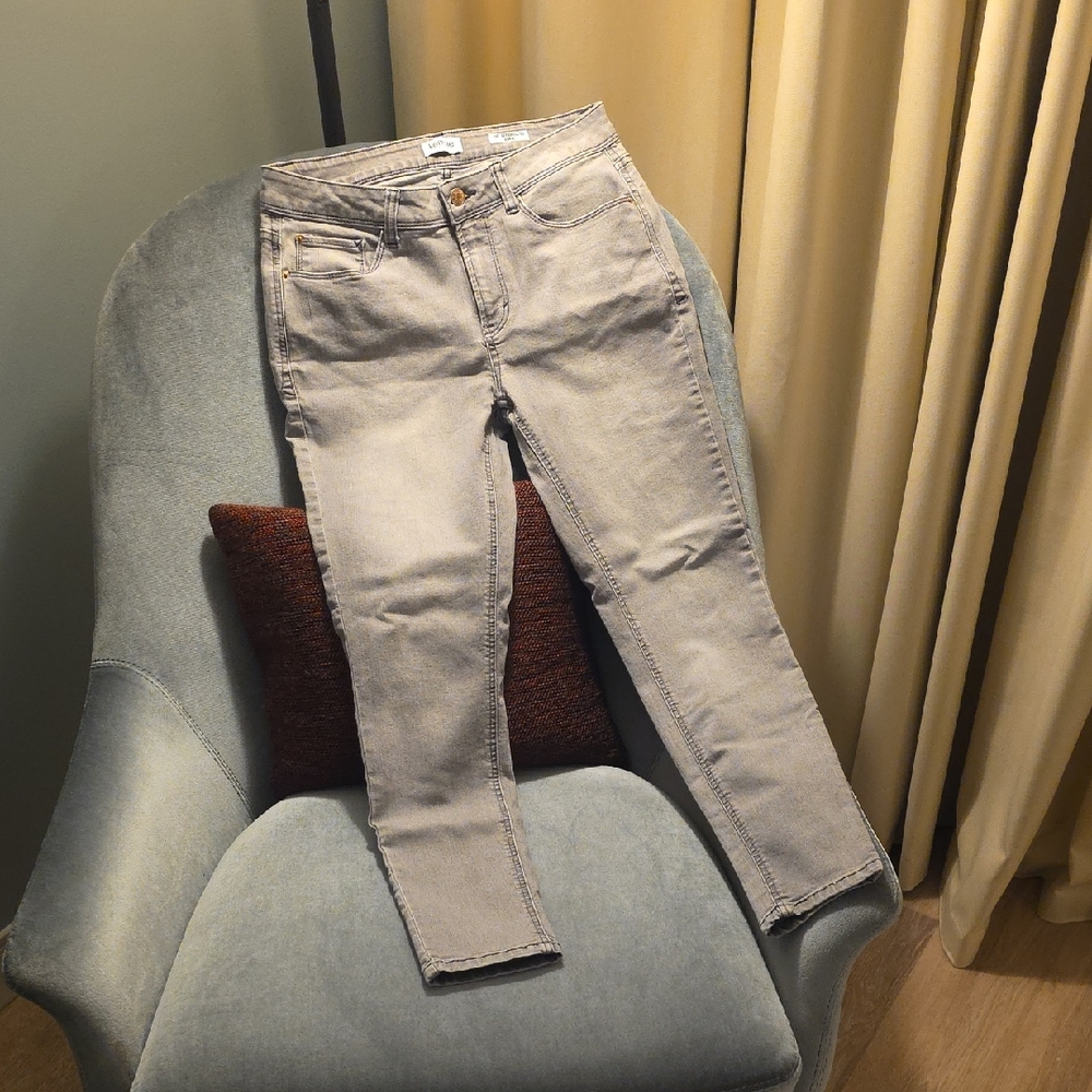 Kensie Jeans The Effortless Ankle - Light Gray - Size 8/29